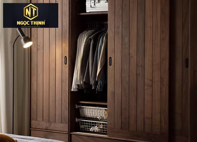 Tủ quần áo cổ điển